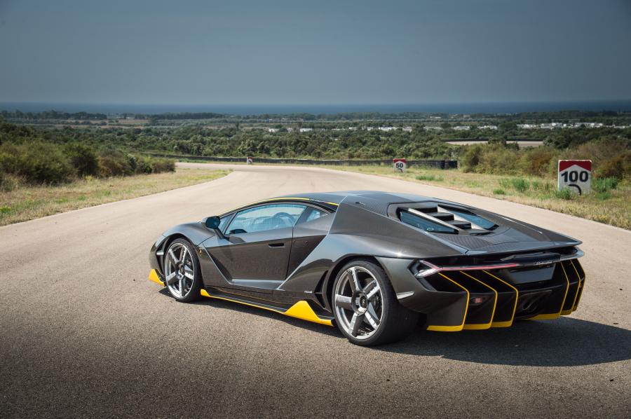  Lamborghini Centenario LP770-4 2016 года  (фото 29 из 61)